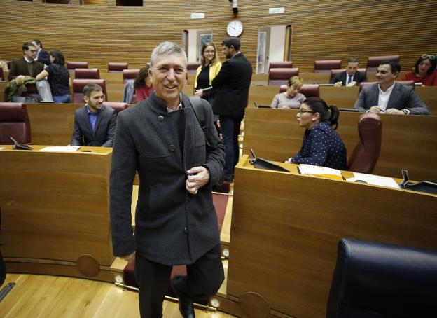 El conseller de Economía, Rafael Climent, en Les Corts. 