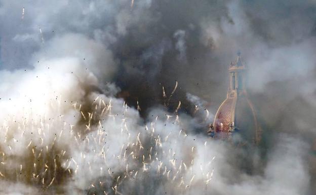 Mascletà de las Fallas. 