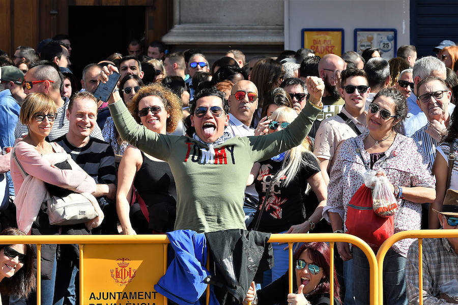 Fotos: Búscate en la mascletà del 2 de marzo de las Fallas de Valencia 2019