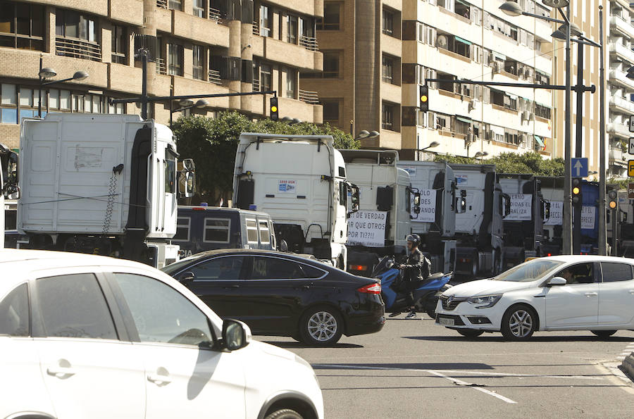 Fotos: Un centenar de camiones recorre el centro de Valencia