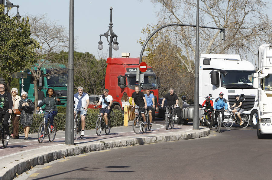 Fotos: Un centenar de camiones recorre el centro de Valencia