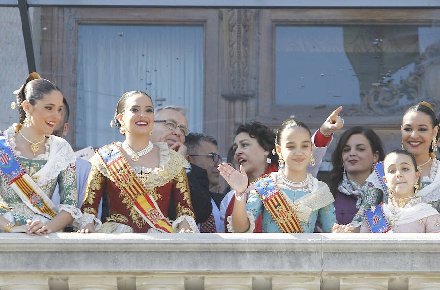 Las imágenes que deja el disparo de Pirotecnia del Mediterráneo en las Fallas de Valencia.