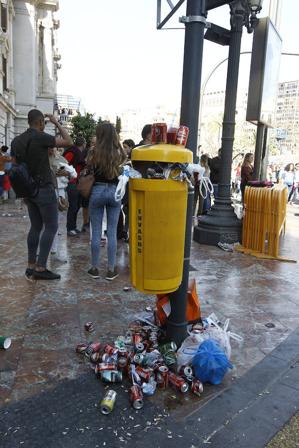 Las imágenes que deja el disparo de Pirotecnia del Mediterráneo en las Fallas de Valencia.