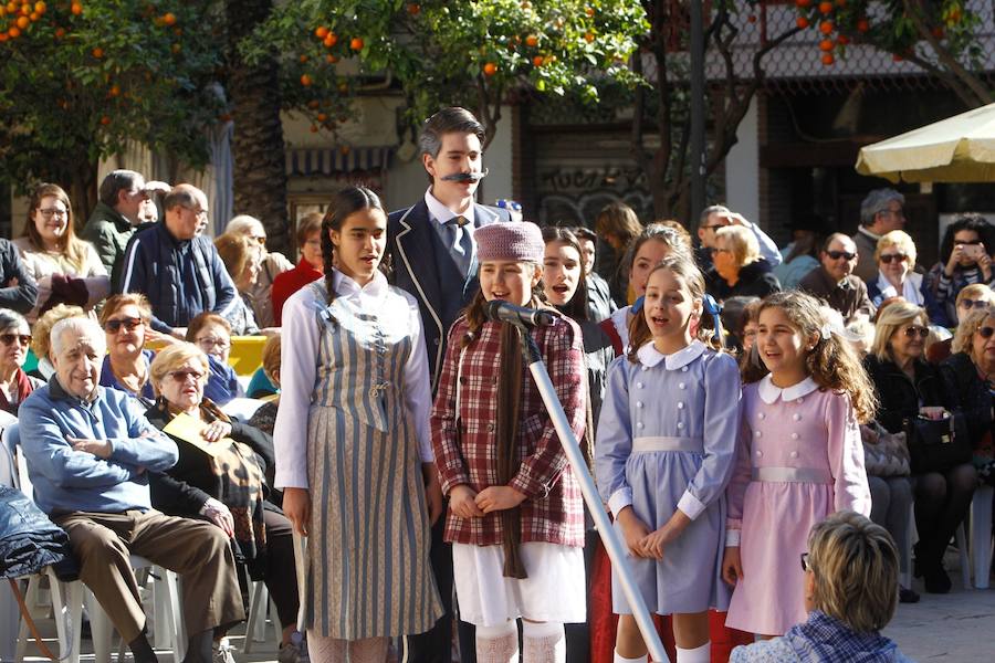 La Falla Plaza del Árbol ha organizado una nueva edición de su tradicional certamen fallero en el que los miembros más jóvenes de las comisiones participantes honran, homanjean y cantan a la Valencia clásica y al origen de la fiesta fallera. La plaza del Carmen ha acogido el desfile de las 18 comisiones participantes en la presente edición (58ª). En este caso el primer premio en Canto ha sido para la Falla Ripalda-Beneficiencia-San Ramón y el primero de Conjunto para Quart-Extramuro, comisión que también se ha alzado con el máximo galardón en Niño Típico. Sara Larrazábal, fallera mayor infantil de Valencia 2019, ha presidido el acto junto con Rocío Rodríguez Sánchez, máxima representante infantil de la comisión plaza del Árbol.