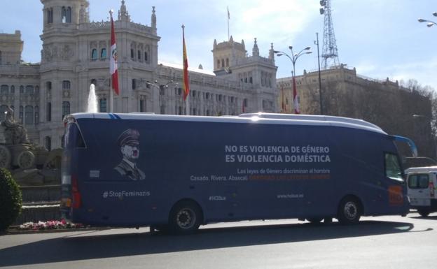 La Policía Local de Valencia, dispuesta a denunciar por odio al autobús de Hazte Oir