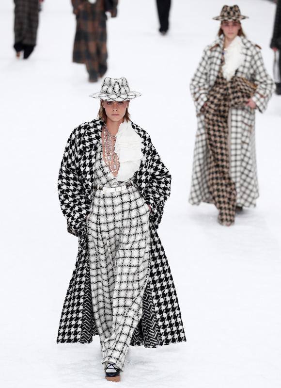 Fotos: Fotos del desfile de Chanel en la Semana de la Moda de París 2019, homenaje a Karld Lagerfeld