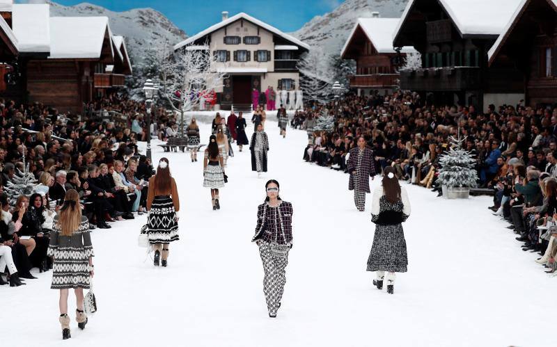 Fotos: Fotos del desfile de Chanel en la Semana de la Moda de París 2019, homenaje a Karld Lagerfeld