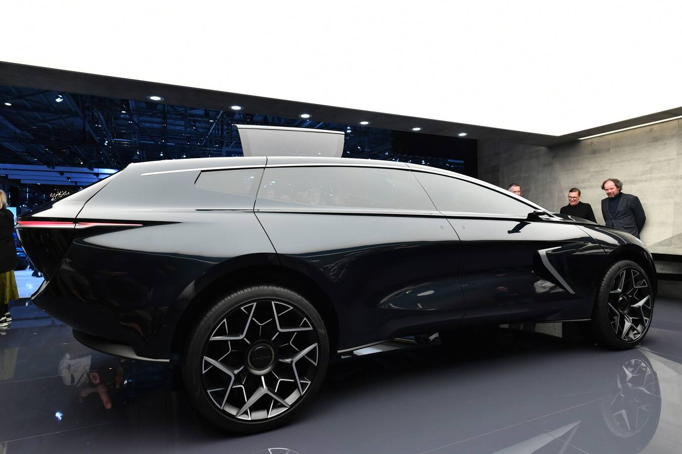 El Aston Martin Lagonda, expuesto en el salón de Ginebra 2019.