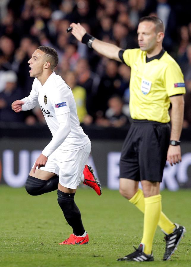 Las mejores fotos del partido de ida de octavos de final disputado en Mestalla