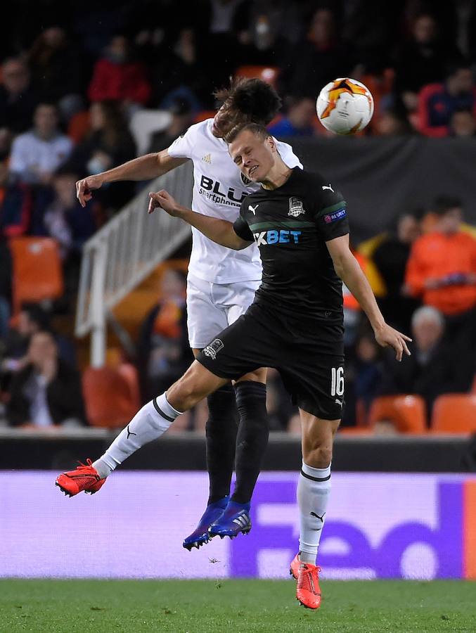 Las mejores fotos del partido de ida de octavos de final disputado en Mestalla