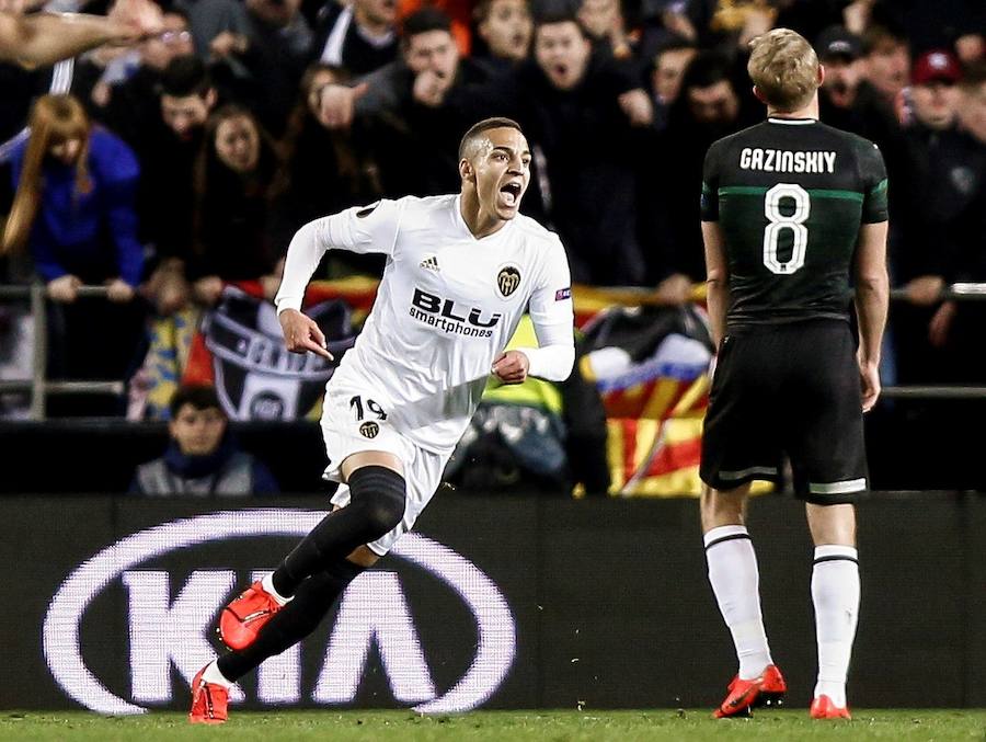 Las mejores fotos del partido de ida de octavos de final disputado en Mestalla