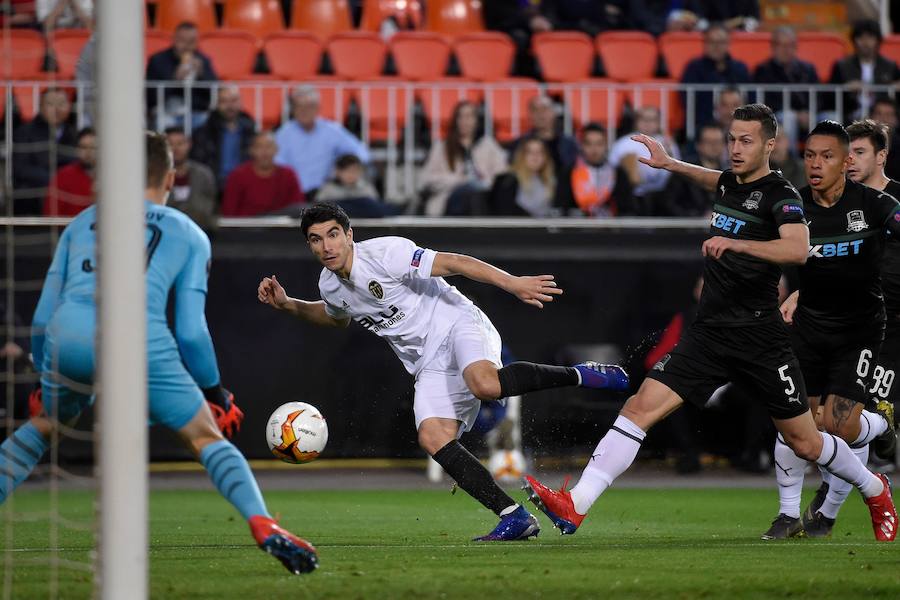 Las mejores fotos del partido de ida de octavos de final disputado en Mestalla