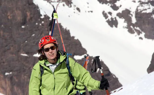 La alpinista valenciana, en pleno ascenso. 