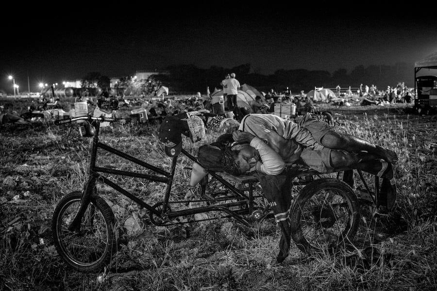 Cúcuta, Norte de Santander, Colombia: Emigrantes venezolanos descansan en un campamento improvisado el día anterior de la celebración del concierto Live Aid Venezuela. El concierto Live Aid Venezuela era el evento previo al intento de ingreso de la ayuda humanitaria a Venezuela. 