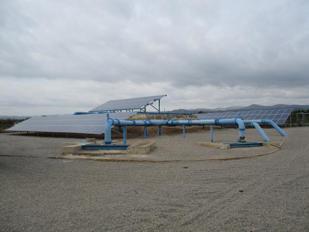 Instalación de paneles solares para extracción de agua de pozos en la Comunidad de Regantes de Lliria. 