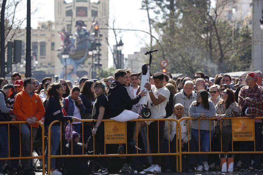 Fotos: Fallas 2019: Mascletà del 12 de marzo. Pirotecnia Hermanos Ferrández