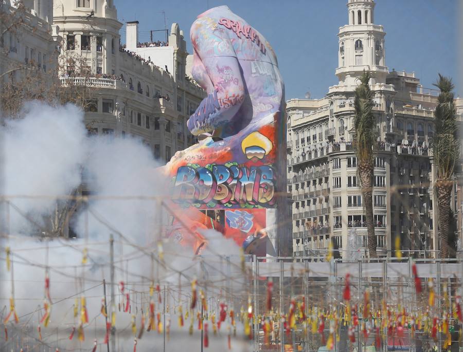 Fotos: Fallas 2019: Mascletà del 12 de marzo. Pirotecnia Hermanos Ferrández