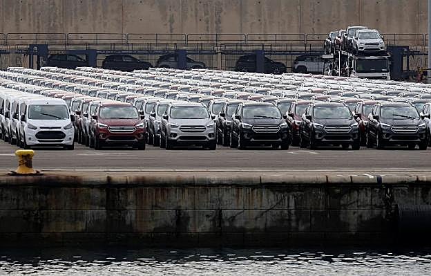 Automóviles de Ford en las instalaciones del Puerto de Valencia. 