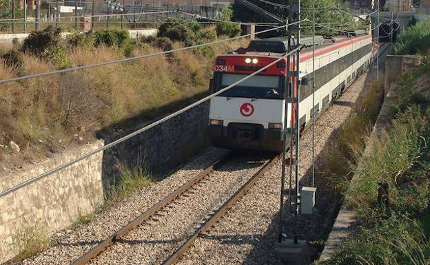 Retrasos en las líneas C1 y C2 al quedar parado un tren de mercancías en Alfafar