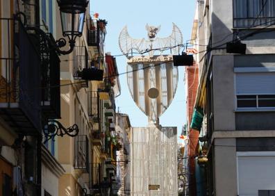 Imagen secundaria 1 - Falla de vareta de Ripalda-Sogueros, dedicada este año al centenario del Valencia CF.