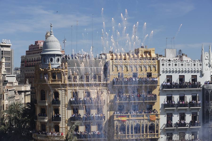 Fotos: Fallas 2019: Mascletà del 14 de marzo. Pirotecnia Turís