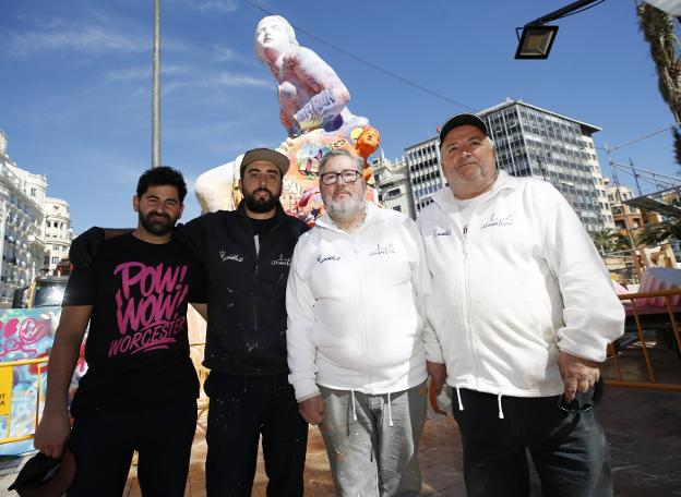 Juan Antonio Sánchez y Álvaro Hernández (PichiAvo), y los artistas falleros José Latorre y Gabriel Sanz. 