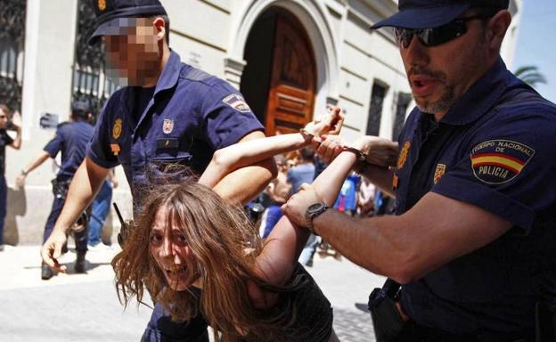 María G. en el momento de su detención en 2011.