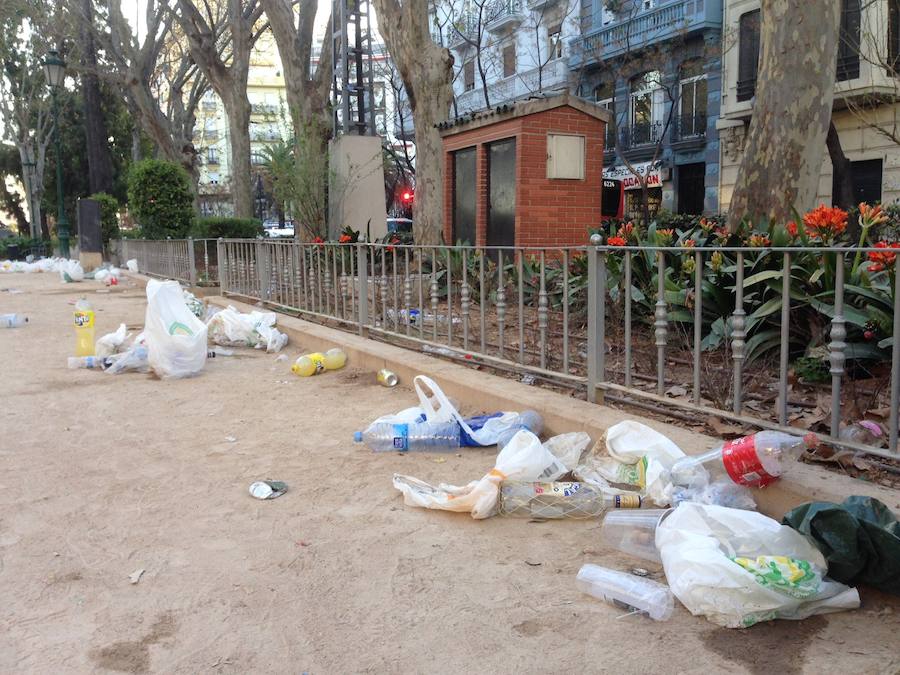 Fotos: Botellón en Valencia en los días de Fallas 2019