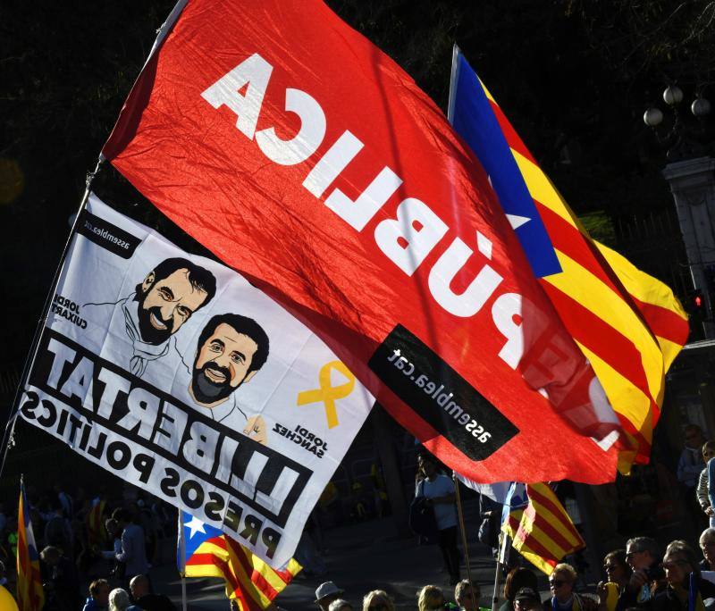 Colectivos independentistas catalanes se han concentrado este sábdo en Madrid para 