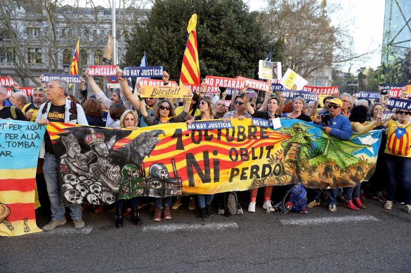 Colectivos independentistas catalanes se han concentrado este sábdo en Madrid para 