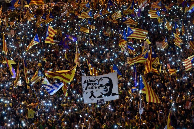 Colectivos independentistas catalanes se han concentrado este sábado en Madrid para pedir la liberta de los líderes políticos juzgados por el 'procés'.