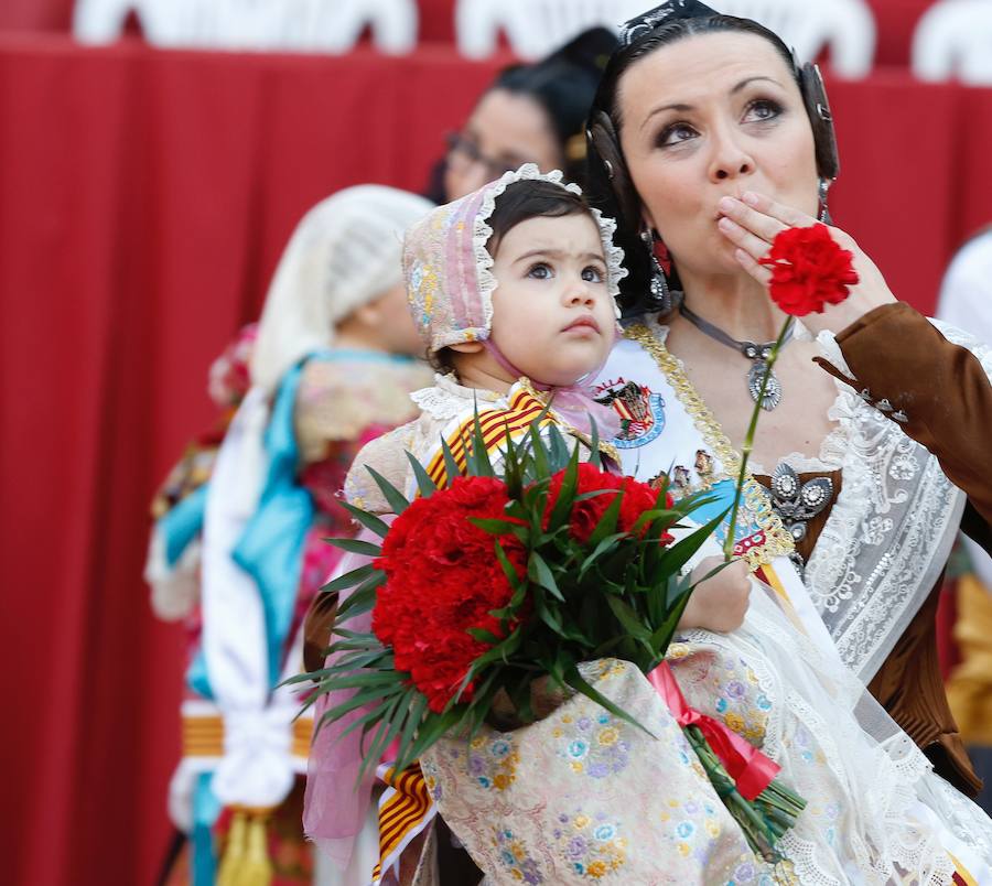 Fotos: Fallas 2019: Primer día de la Ofrenda de las Fallas de Valencia