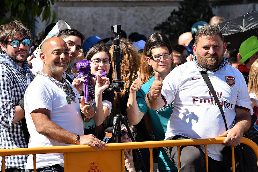 Pirotecnia Vulcano ha sido la encargada de disparar la mascletà de hoy domingo, 17 de marzo. La empresa de Villarejo de Salvanés ha ofrecido un auténtico espectáculo que pasará a la historia fallera por dar en la plaza del Ayuntamiento un disparo lleno de color, sin descanso, completo y con todo tipo de detalles. 