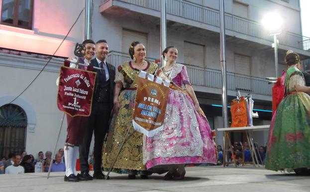 La falla Portal recoge el primer premio de infantil.