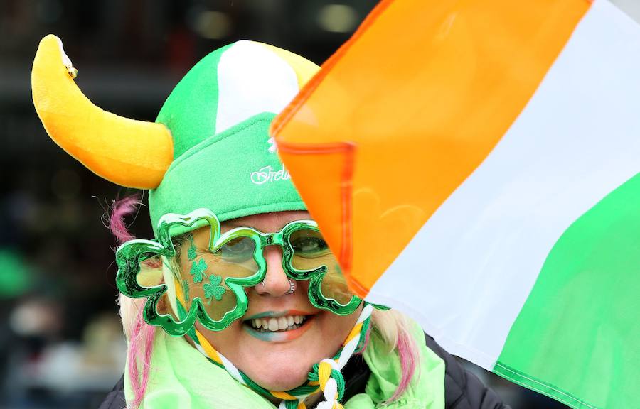 Cientos de miles de personas han celebrado el día de San Patricio 2019. Inglaterra, Irlanda, Lituania, Rusia, Nueva York, Suiza, Boston o Tokio... El mundo tiñe de verde para festejar el patrón de Irlanda. 