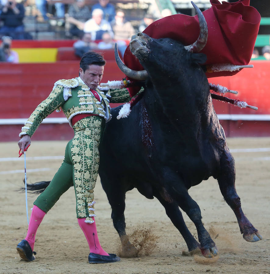 Fotos: Fallas 2019: Corrida de toros de Diego Urdiales, Sebastián Castella y Cayetano