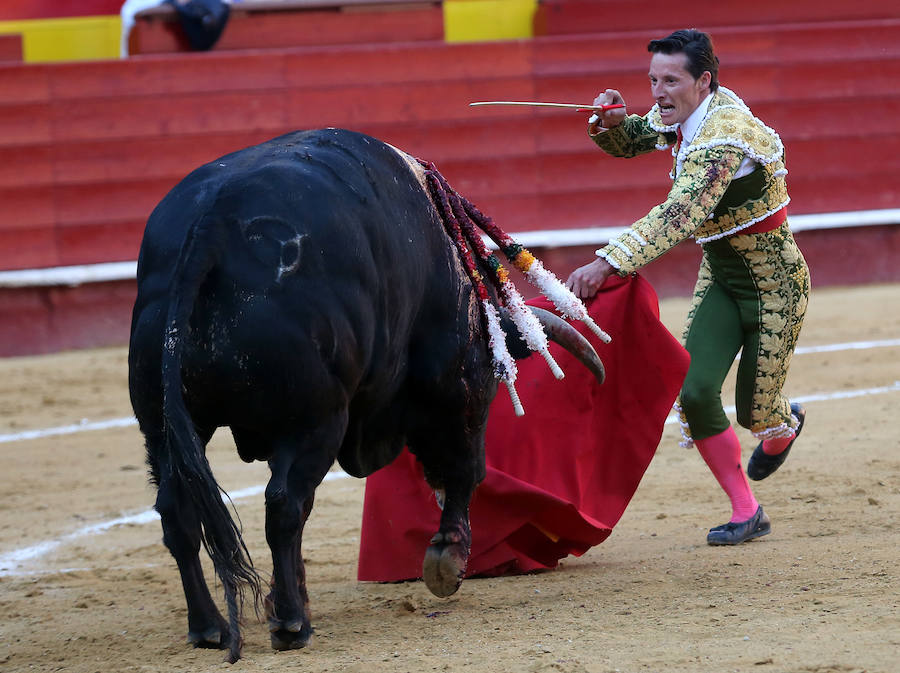 Fotos: Fallas 2019: Corrida de toros de Diego Urdiales, Sebastián Castella y Cayetano