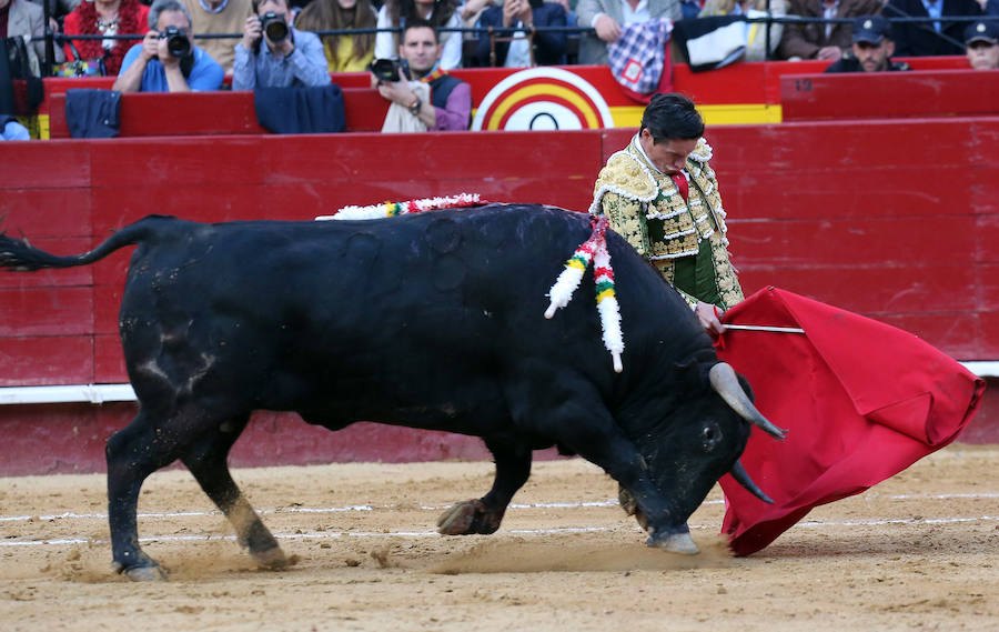 Fotos: Fallas 2019: Corrida de toros de Diego Urdiales, Sebastián Castella y Cayetano