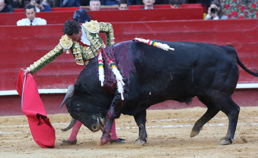 Fotos: Fallas 2019: Corrida de toros de Diego Urdiales, Sebastián Castella y Cayetano