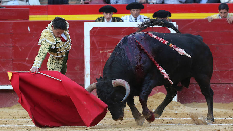 Fotos: Fallas 2019: Corrida de toros de Diego Urdiales, Sebastián Castella y Cayetano