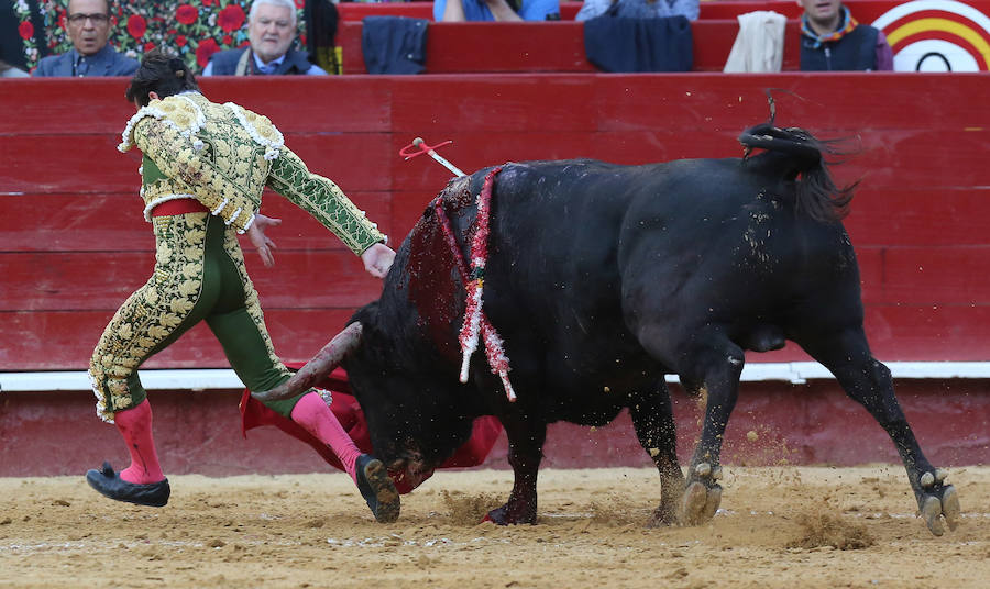 Fotos: Fallas 2019: Corrida de toros de Diego Urdiales, Sebastián Castella y Cayetano