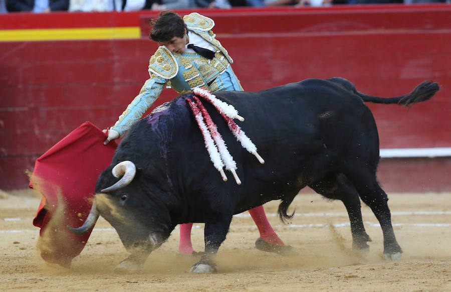 Fotos: Fallas 2019: Corrida de toros de Diego Urdiales, Sebastián Castella y Cayetano