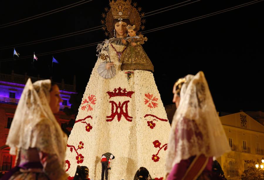 Fotos: Fallas 2019: Segundo día de la Ofrenda a la Virgen de los Desamparados