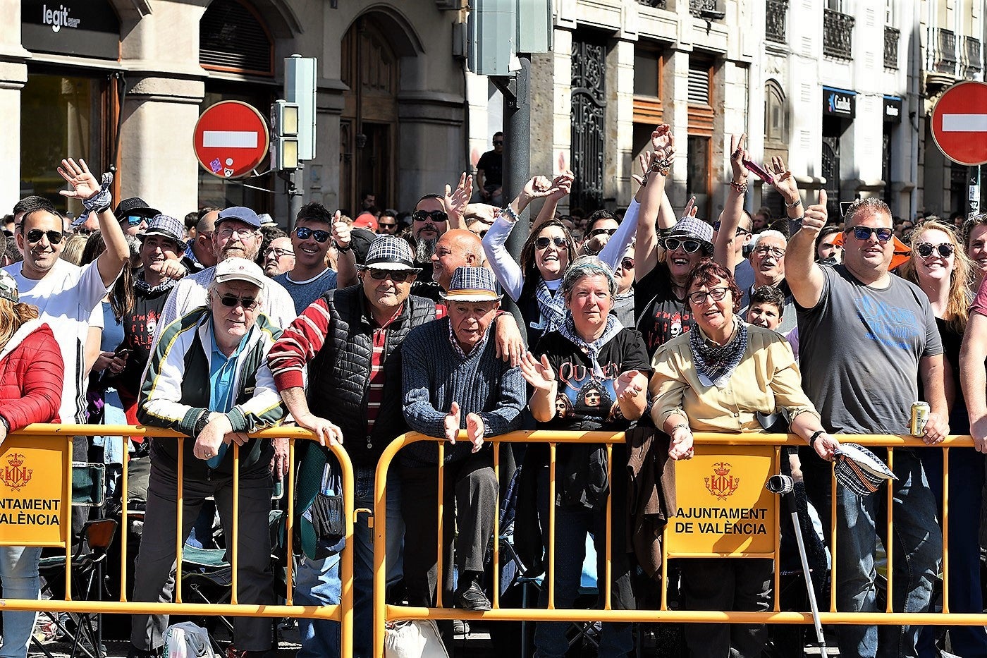 Fotos: Fallas 2019: Búscate en la mascletà del lunes, 18 de marzo