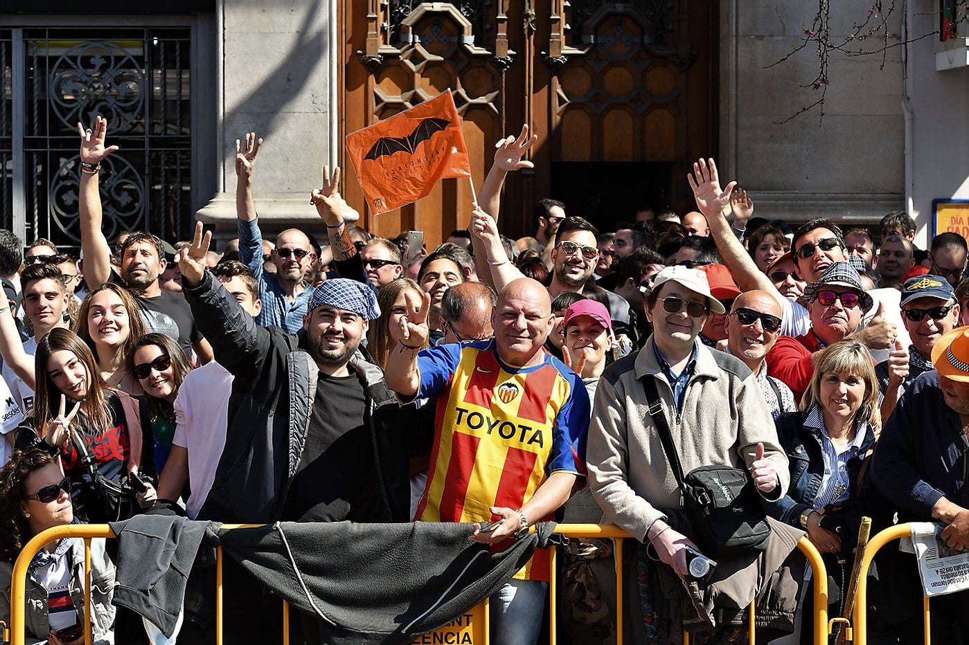 Fotos: Fallas 2019: Búscate en la mascletà del lunes, 18 de marzo