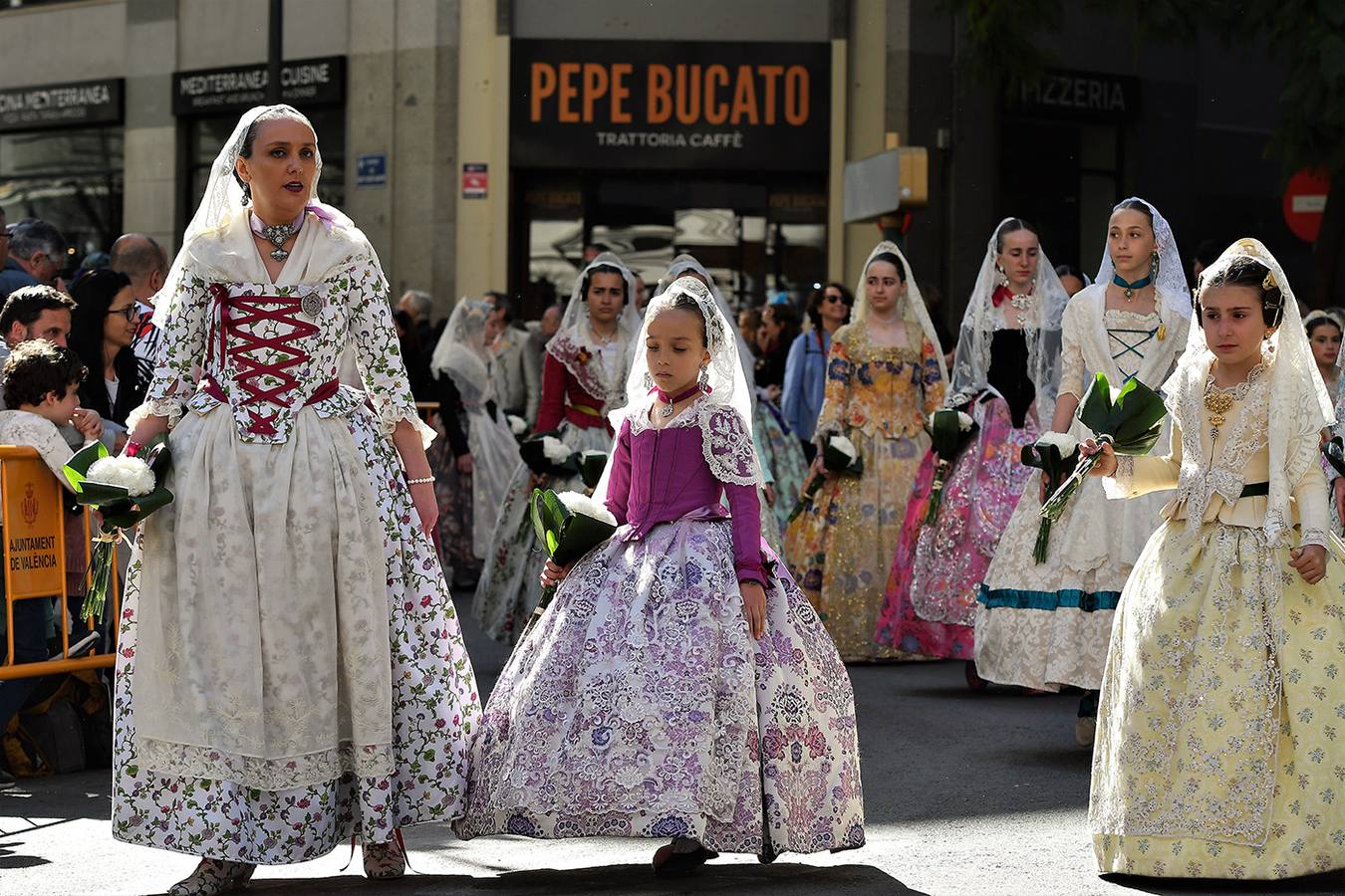 Fotos: Fallas 2019: Segundo día de la Ofrenda a la Virgen de los Desamparados