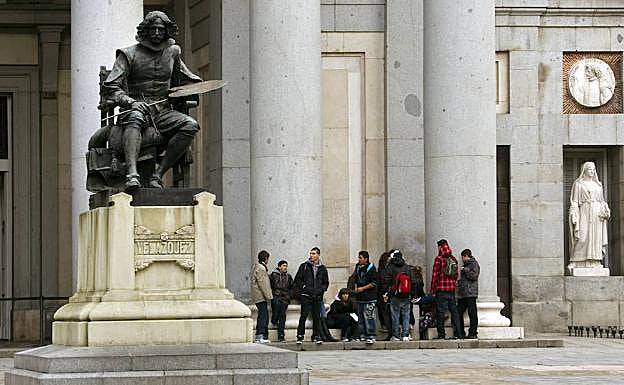 La puerta de Velázquez del edificio Villenueva. 