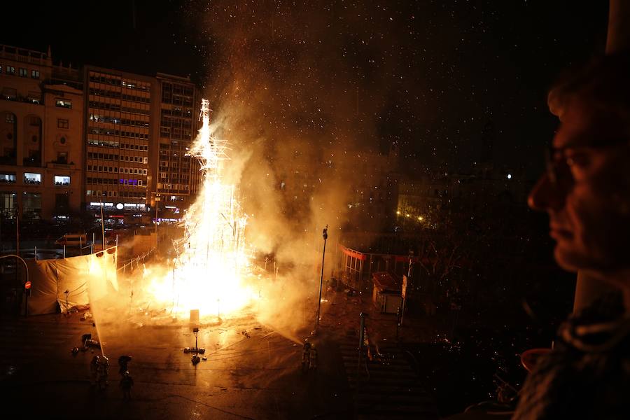 Fotos: Cremà de las fallas municipales de Valencia de 2019