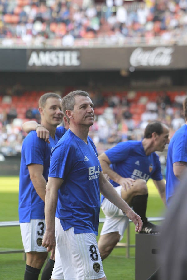 Lleno total por el centenario del Valencia. Mestalla se rinde a los pies de un partido único por el aniversario del club con un homenaje a los jugadores valencianistas de diferentes épocas. Un combinado con las leyendas del Valencia CF se enfrenta a un equipo de históricos de la selección española