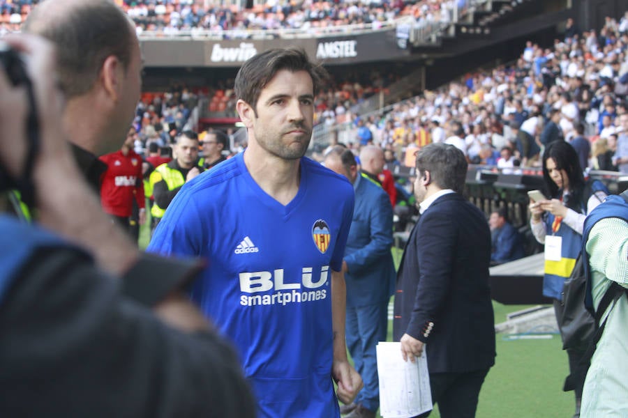 Lleno total por el centenario del Valencia. Mestalla se rinde a los pies de un partido único por el aniversario del club con un homenaje a los jugadores valencianistas de diferentes épocas. Un combinado con las leyendas del Valencia CF se enfrenta a un equipo de históricos de la selección española